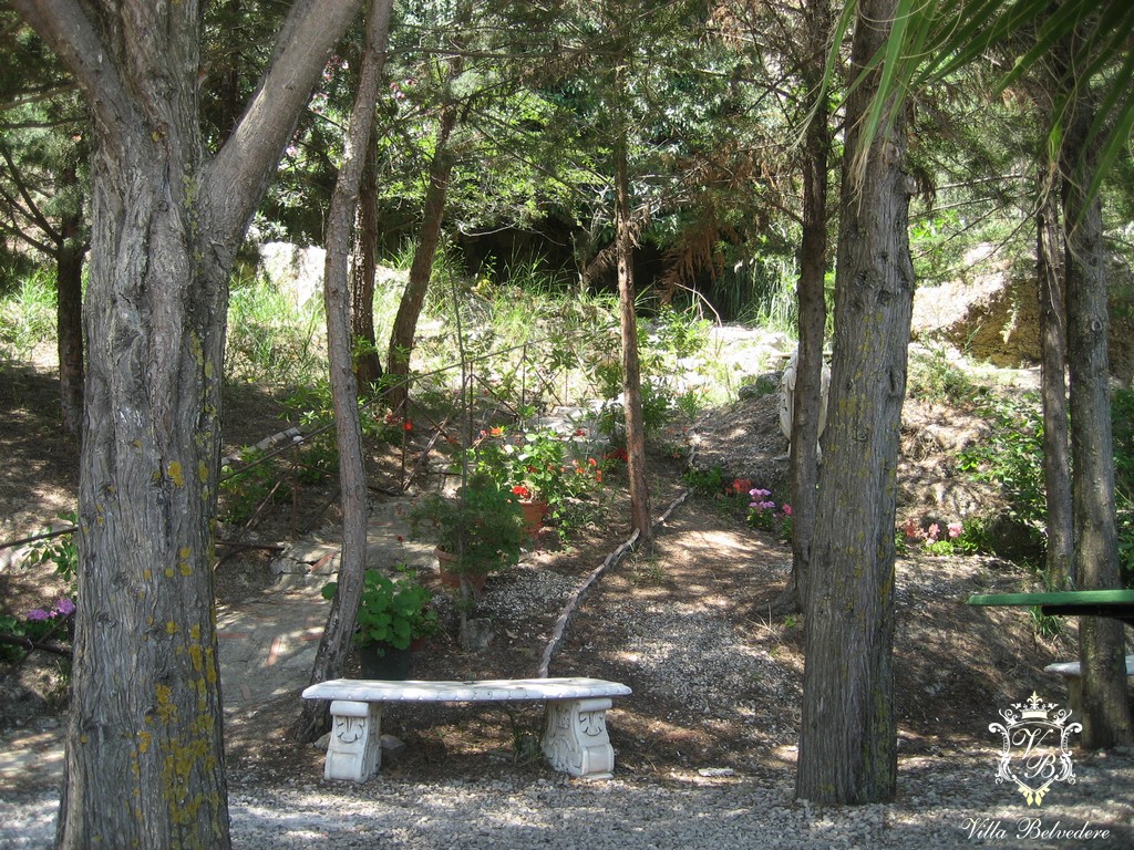 Gli ambienti esterni di Villa Belvedere, sala ricevimenti per matrimonia a Ciminna, Palermo