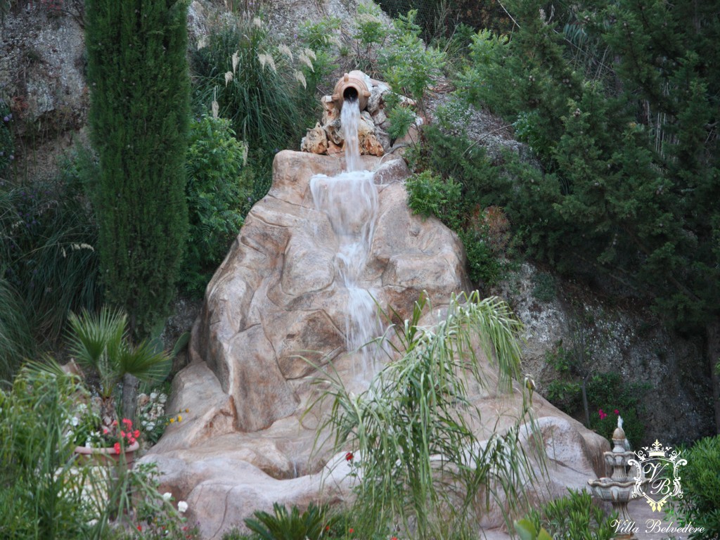 Gli ambienti esterni di Villa Belvedere, sala ricevimenti per matrimonia a Ciminna, Palermo