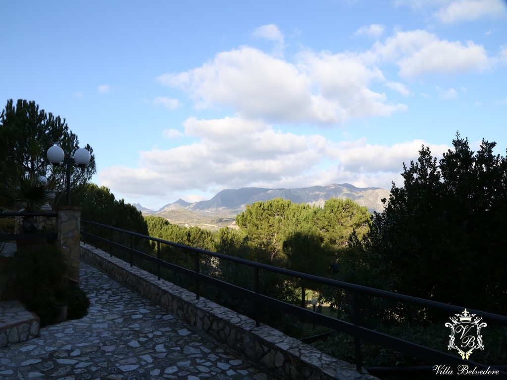 Gli ambient esterni della sala ricevimenti per matrimoni Villa Belvedere