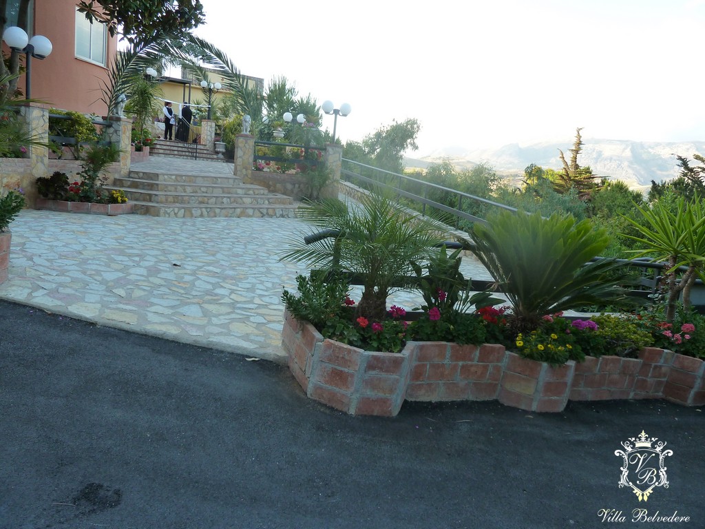 Gli ambienti esterni di Villa Belvedere, sala ricevimenti per matrimonia a Ciminna, Palermo